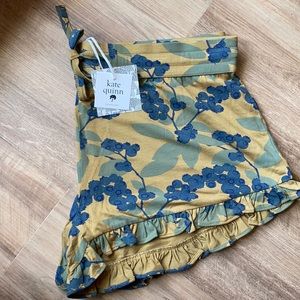 Kate Quinn mom ruffle shorts
